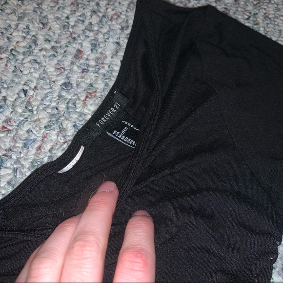 Black V cut cinched tee - Picture 3 of 3